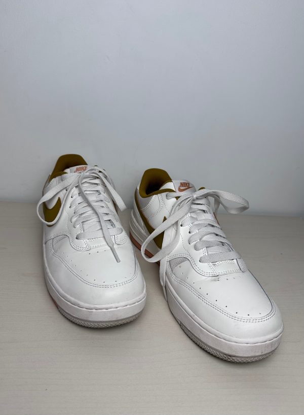 Shoes Sneakers By Nike In White & Yellow, Size: 9.5 Online Hot Sale