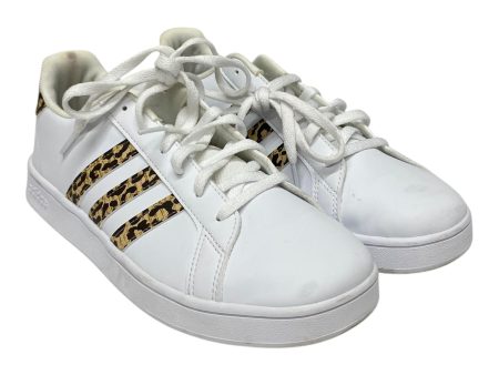 Shoes Flats By Adidas In White, Size:6 on Sale